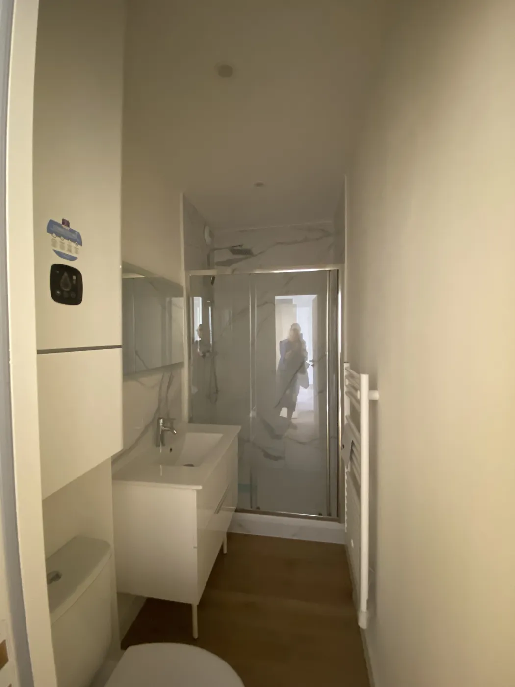 Avant / après de la salle de bain de l'appartement Chanzy au Mans - avant
