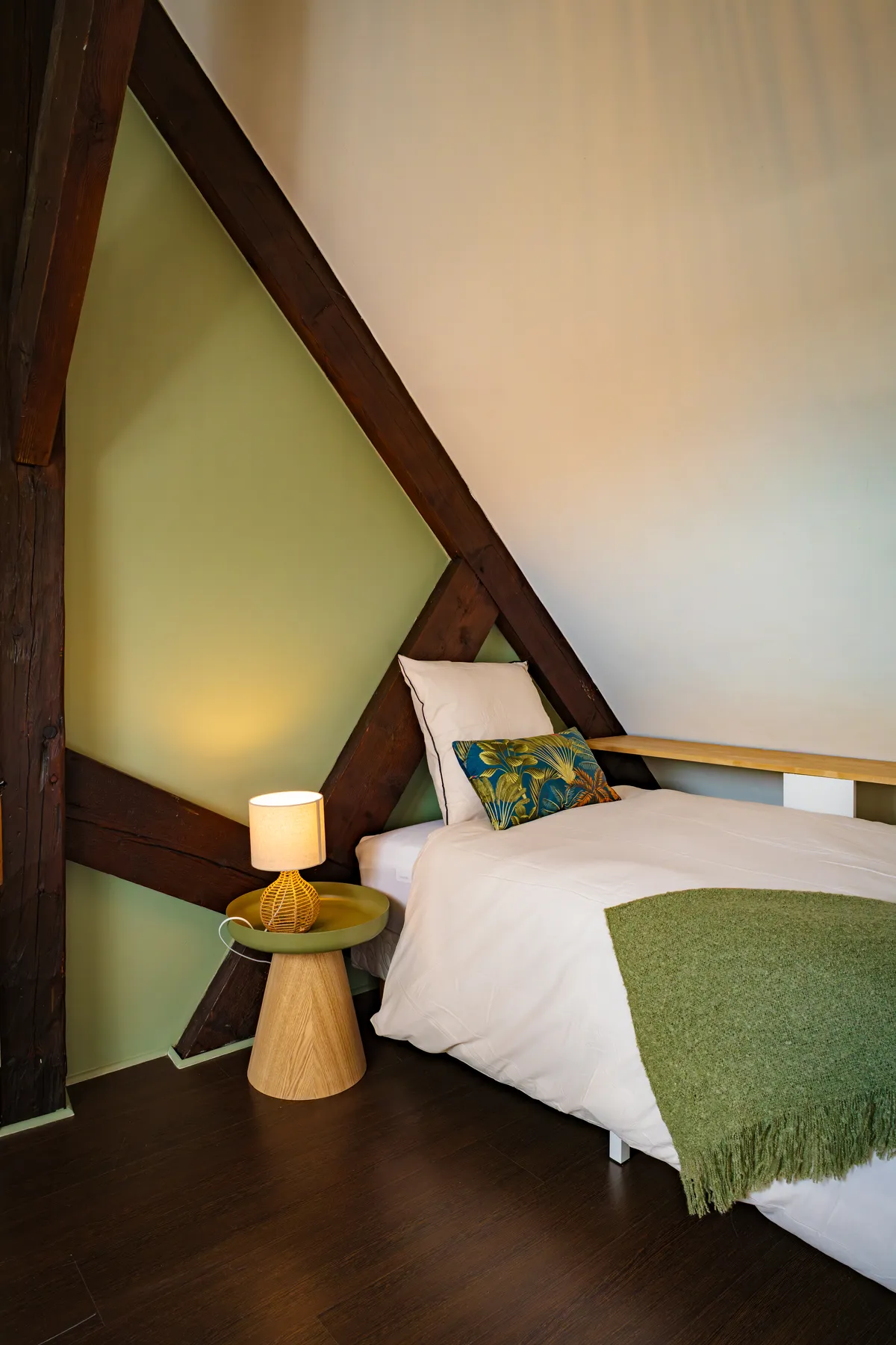 Chambre à l'étage de l'appartement Dr Leroy au Mans - vue 1